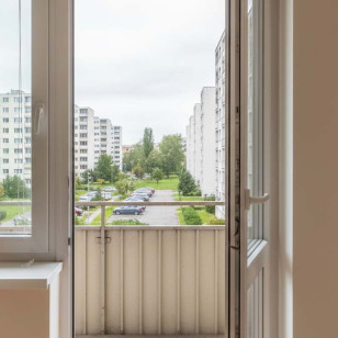 Jak vysadit plastové dveře z pantů | Volitaservis Blog